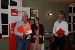 Ronja Endres mit Leopold Reiter und Dr. Erwin Knapek